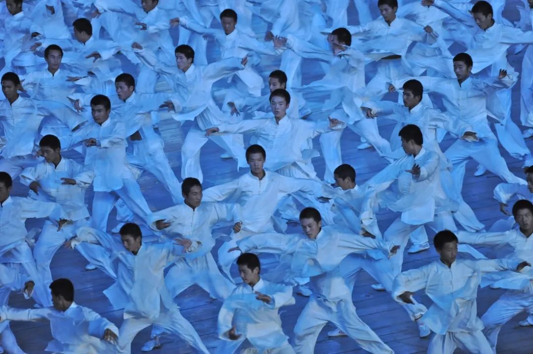 开幕式阴间表演遭百万网友吐糟，回看08年奥运会发现，我国真美