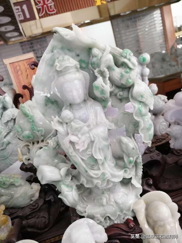 我典当了二十个翡翠手镯，换来了拜鉴定专家为师的机缘奇遇