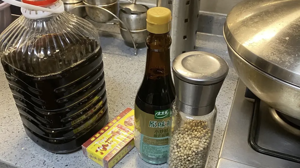 用裱花袋做面筋,面筋塞肉用啥肉