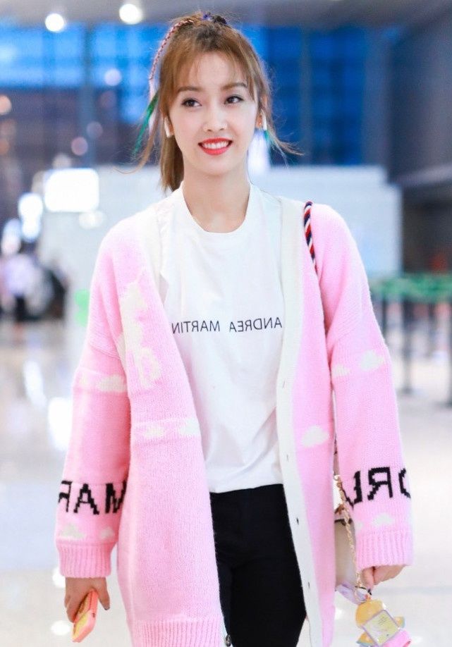 肖战的师姐写真,肖战大背头机场穿的裤子