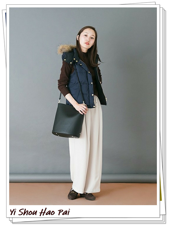 黑色的棉背心外套怎么搭配,海军蓝羽绒