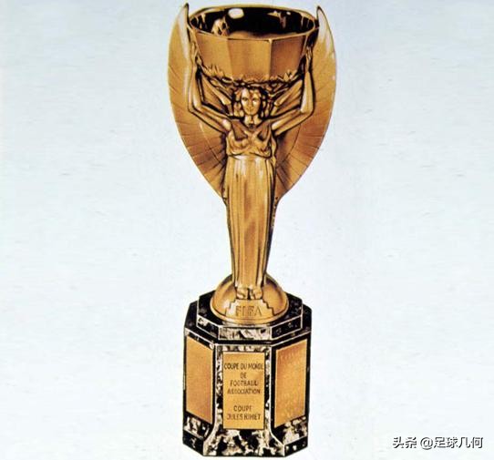 瑞士人的脑袋，牛的膀胱，这些都是现代足球曾经的模样