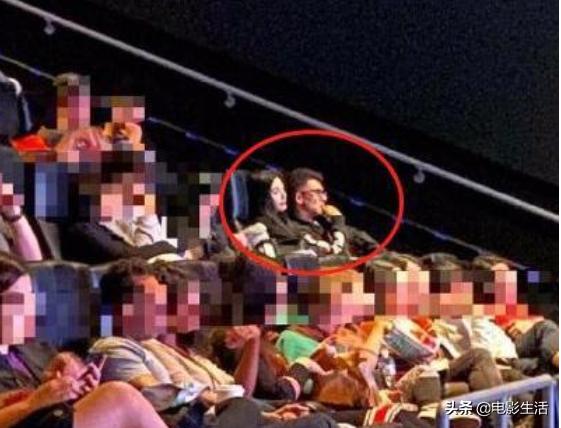 范冰冰衣着平底鞋无名指戒指抢镜,范冰冰晒自拍露出无名指戒指