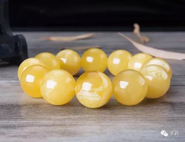 为啥我的蜜蜡是白的,我的蜜蜡为什么不是松香味