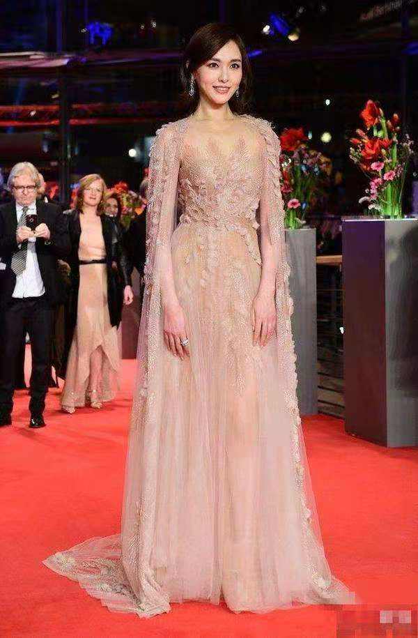 轻盈浪漫,裸粉色法式