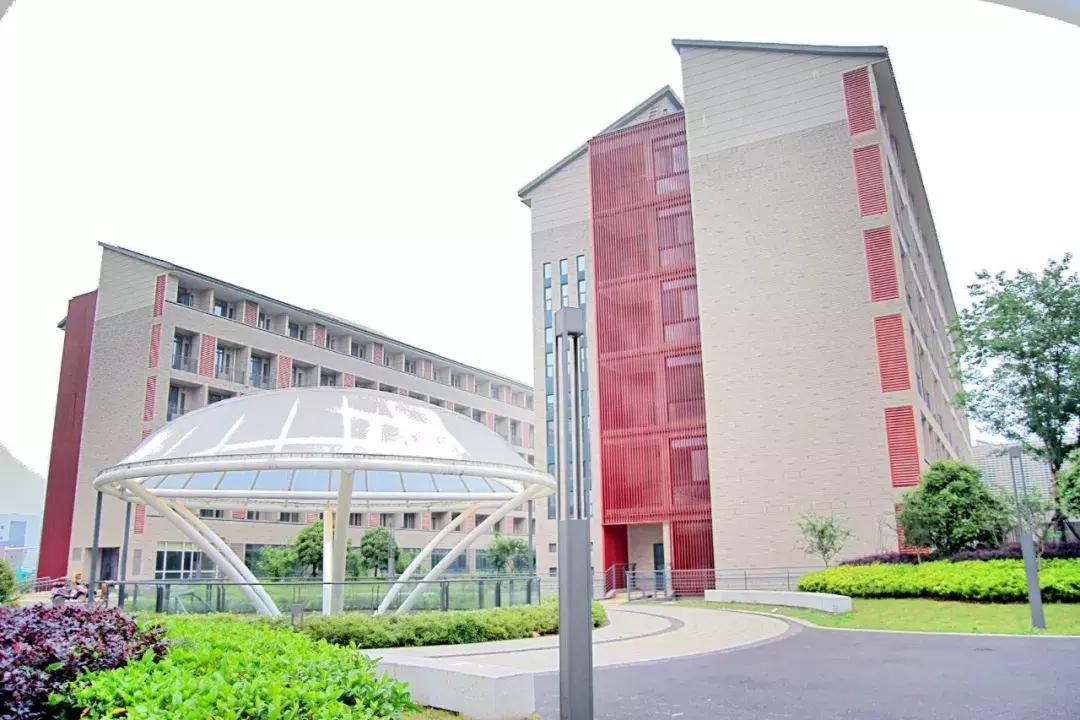 武汉最近哪所大学要搬新校区,武汉重点高中新校区