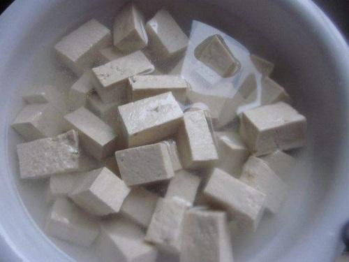 豆腐放一夜酸了,豆腐放一会就硬了吗