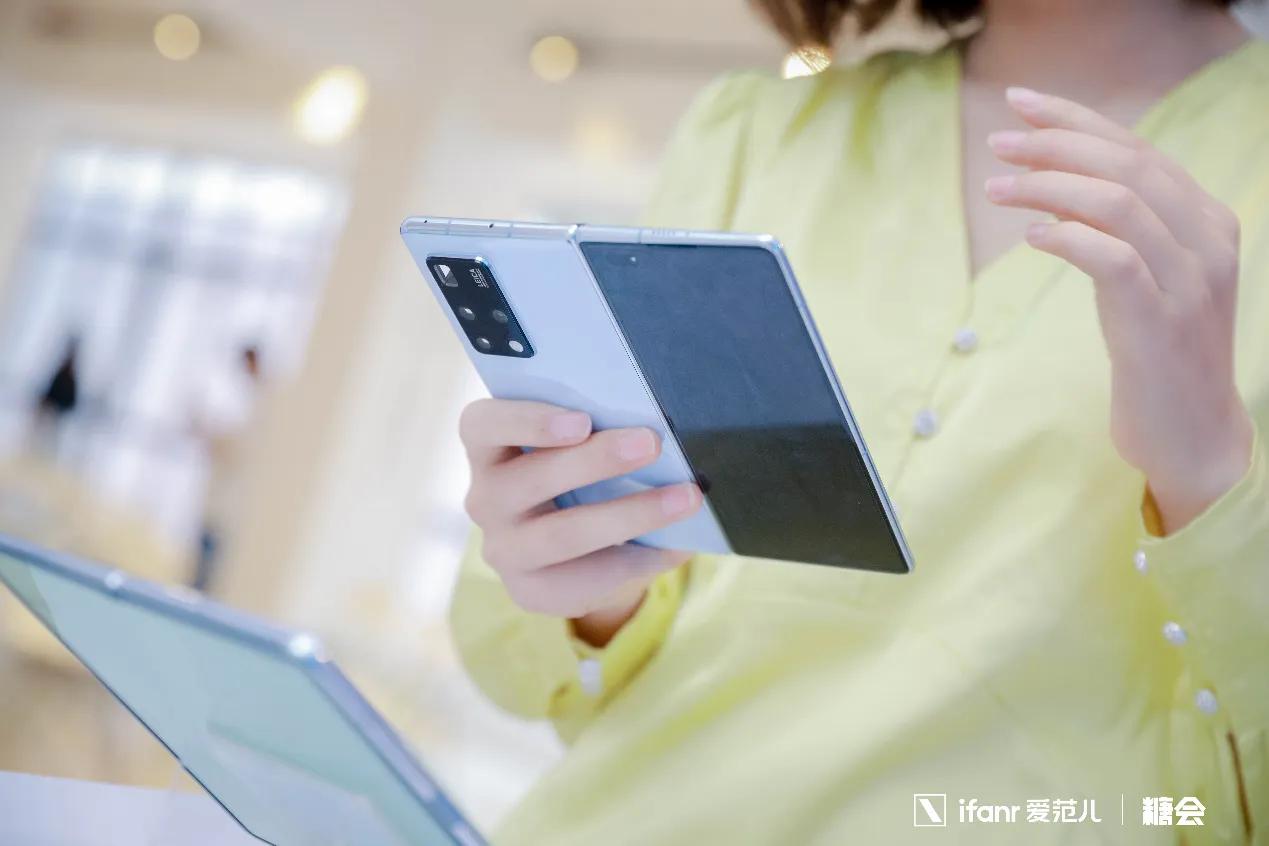 时髦精看过来！这个春天最潮最浪漫的“冰晶粉”来啦