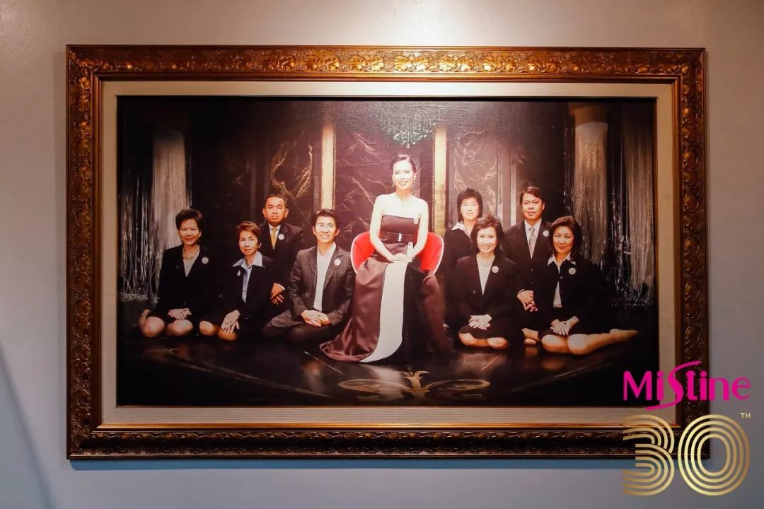 戚薇推荐的红色口红,最近戚薇晒出一款小金条口红