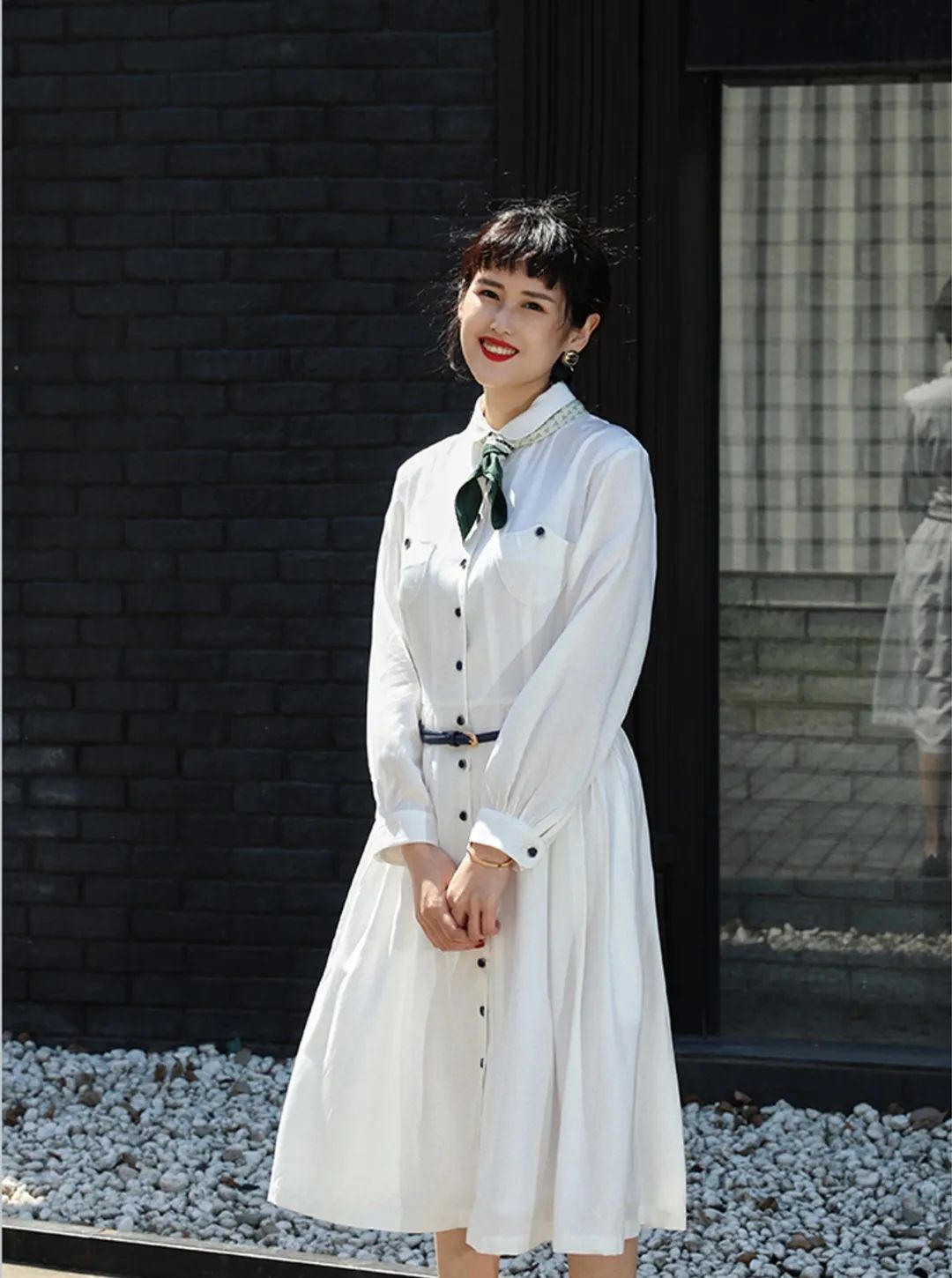 优雅连衣裙气质高级感小白裙,中长裙怎么穿才优雅时髦