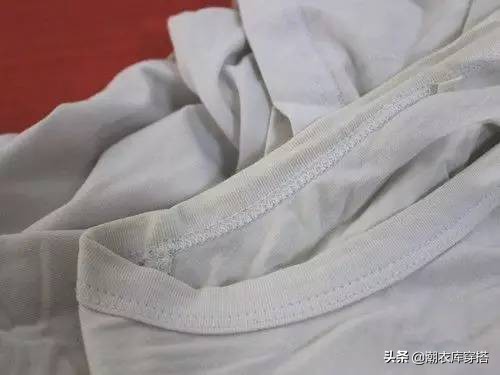 白色t恤领口发黄怎么洗,白色t恤放久了发黄怎么办