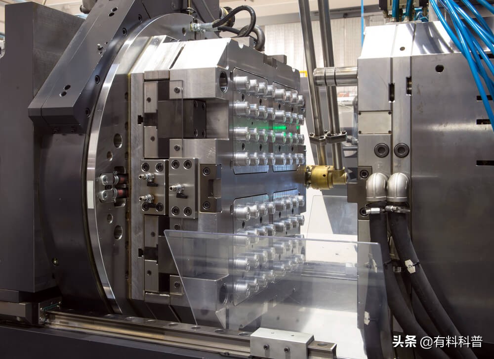 1000吨的注塑机的注塑量,1000吨的注塑机有多少注塑压力