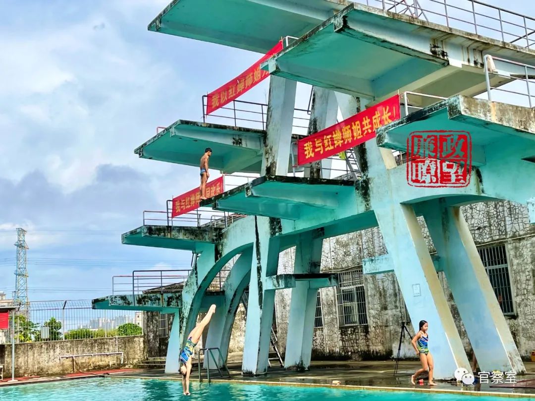 全红婵露出喜剧天赋,全红婵退场