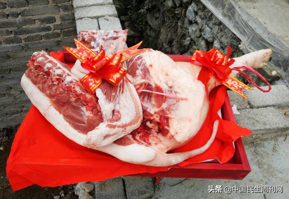 139999加“三金”，农村攀比式的婚礼，让很多未婚小伙谈婚色变