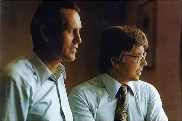 戴15元手表,却秘密捐出560亿:人活到极致,一定是素与简