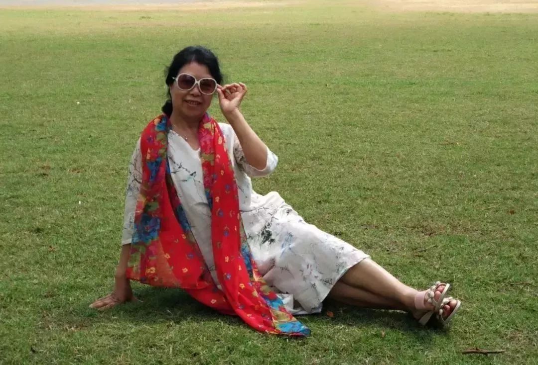 中国大妈拍照十大姿势抖音,中国大妈丝巾拍照姿势