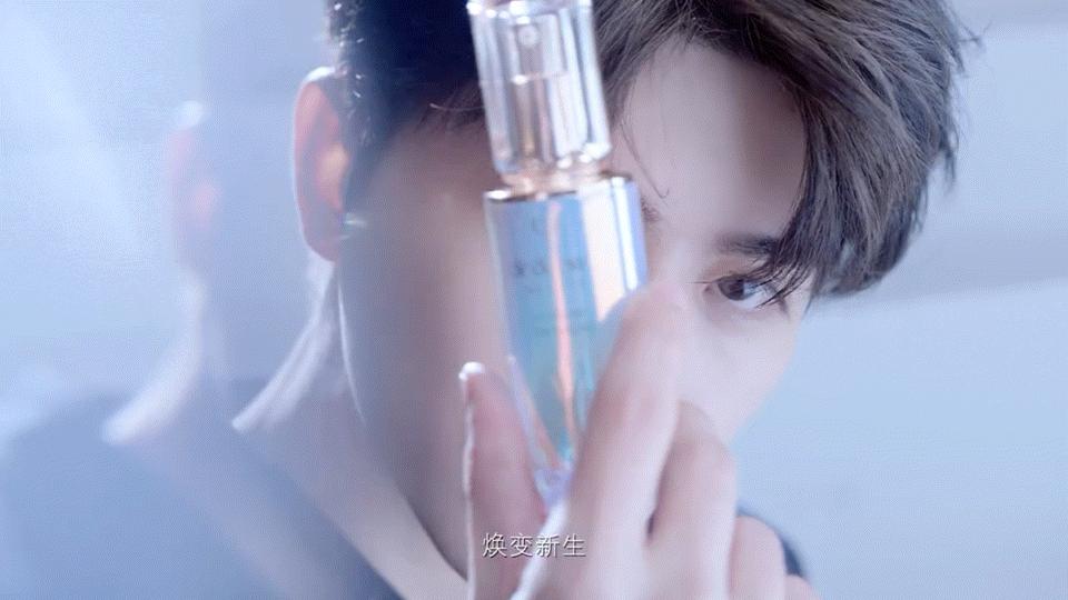 最近男明星代言护肤品,明星代言化妆品为什么不抹脸上