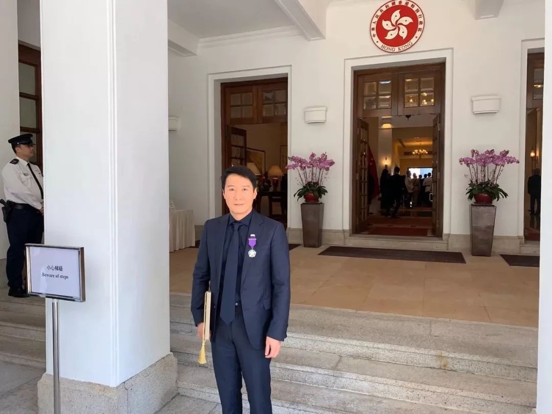 1999年，黎明与他事先张扬的“自杀”案