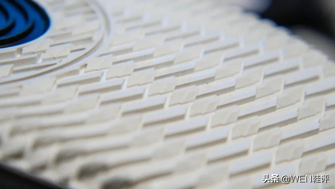 安踏水泥克星篮球鞋耐磨测试,安踏的水泥克星有多猛