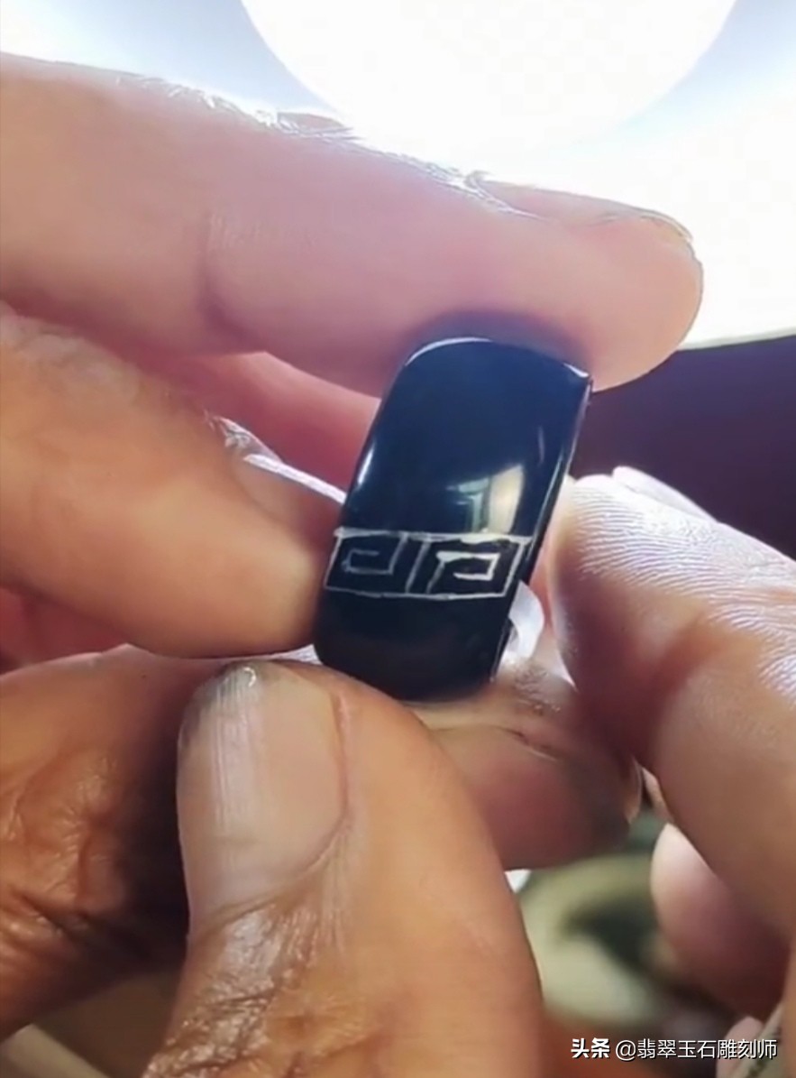 玉手镯断裂了值得修复吗,玉手镯裂了怎么修复