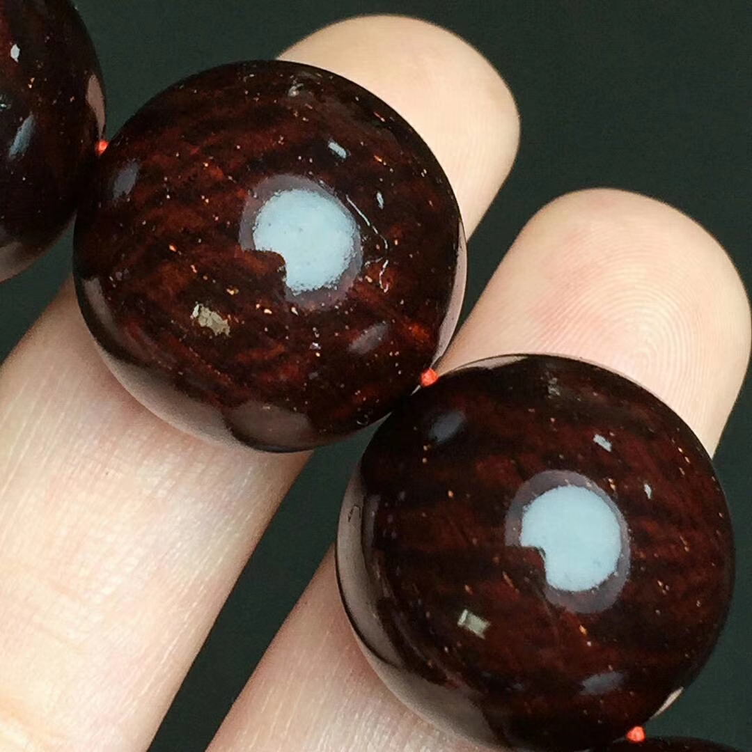 买的小叶紫檀非常亮用盘吗,你买的红木真的便宜吗