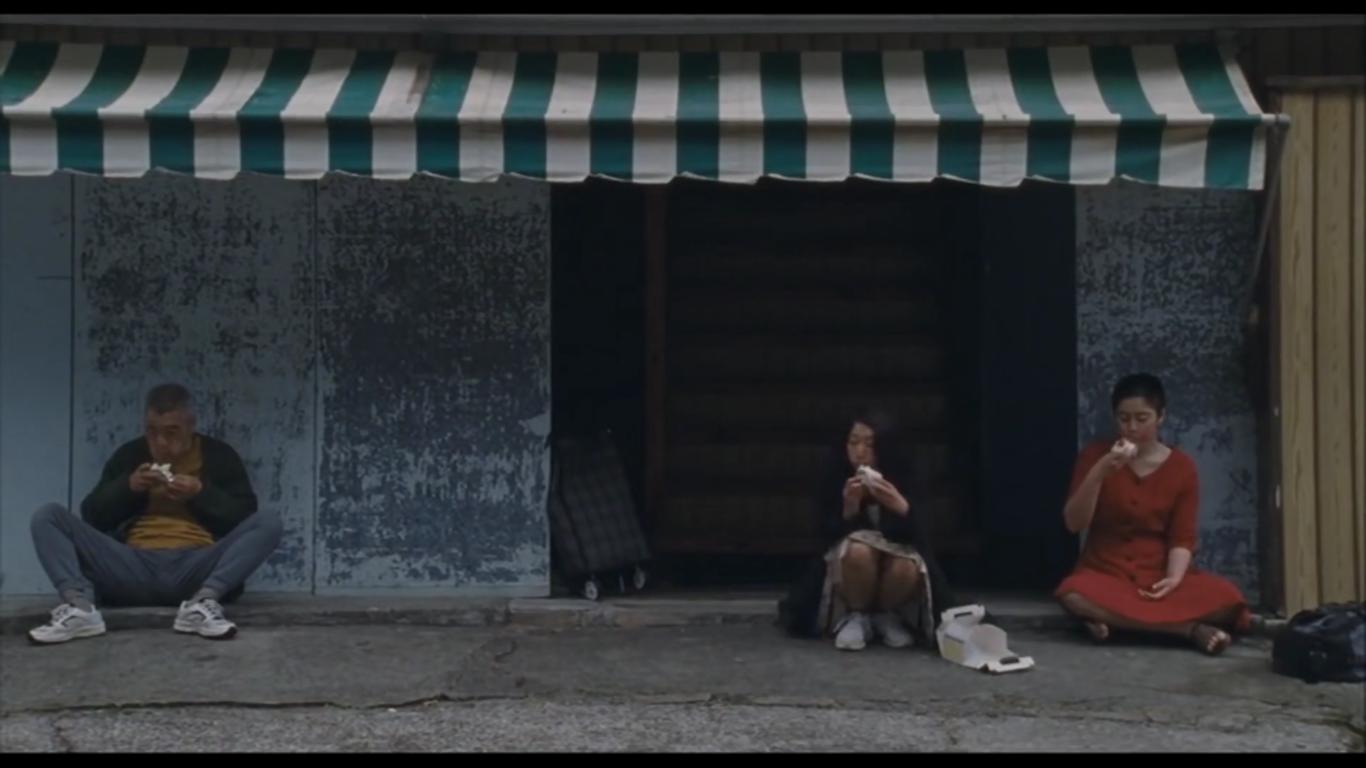 女护工入侵老人私生活，《0.5毫米》用“性空虚”揭开时代隐疾