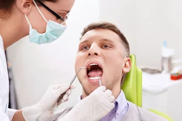 上火引起牙龈肿痛十大消炎药,牙龈肿痛吃了消炎药反而更严重了