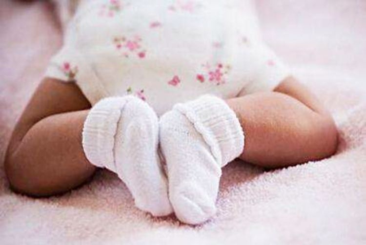 宝宝啥时候学走路最好?不早于这个月份就行,否则影响生长发育