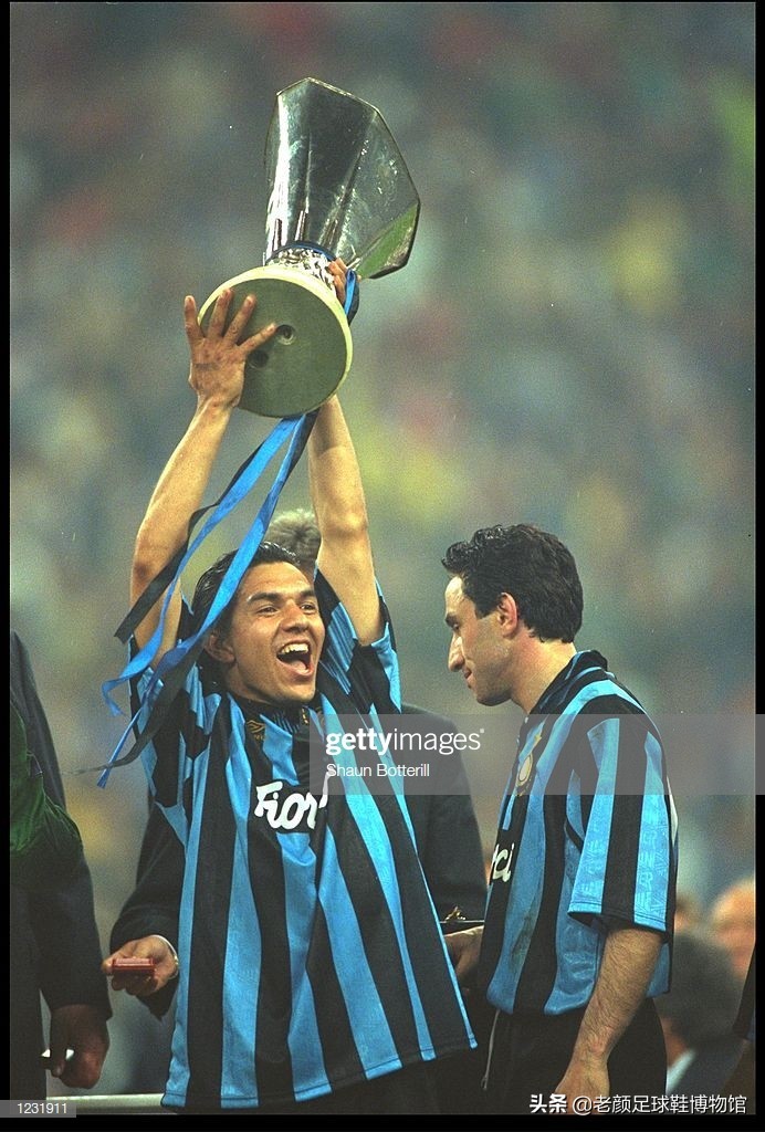 苏牙为什么没上乌拉圭大名单,卡瓦尼上海申花