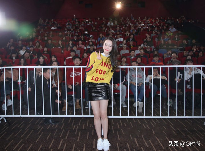 闪亮的漆皮元素又流行回来了，一穿就酷帅时髦到不行