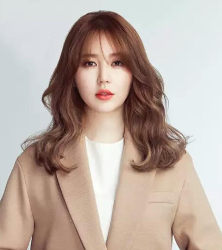 适合圆脸细软塌烫的卷发,大脸圆脸适合怎样披头散发