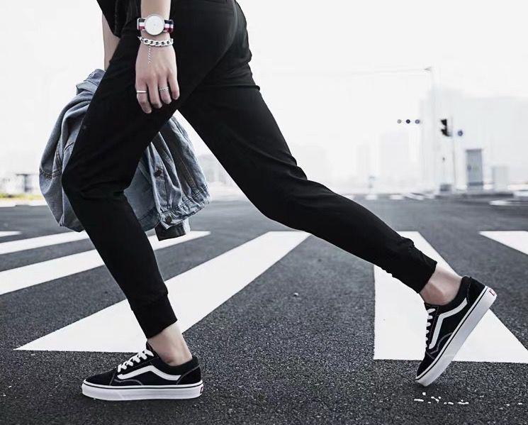 男生的鞋柜里全是女鞋,男生鞋柜里的各种鞋子