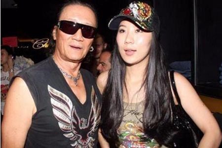 40岁的谢霆锋近况,谢霆锋身价100亿吗