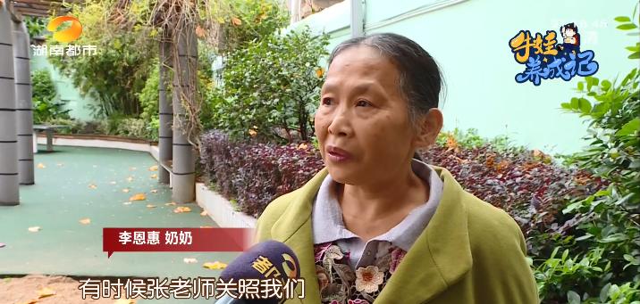 武术课里的小女孩,8岁女童武术课