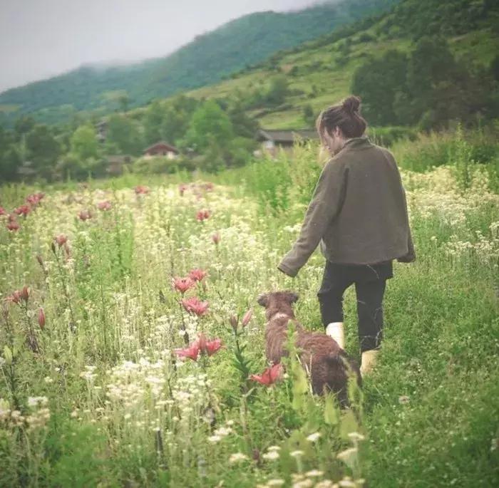 “园艺疗法”治愈抑郁症女孩，与植物对话可舒缓情绪，感知自我
