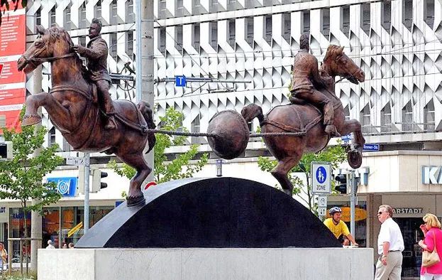 大气压相当于1平米压着10000公斤重量，为什么我们感受不到