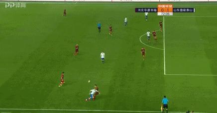 学习踢球两不误,踢足球的学霸