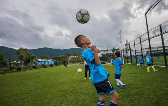 足球的魅力可以迷倒任何一个人,足球最美的魅力