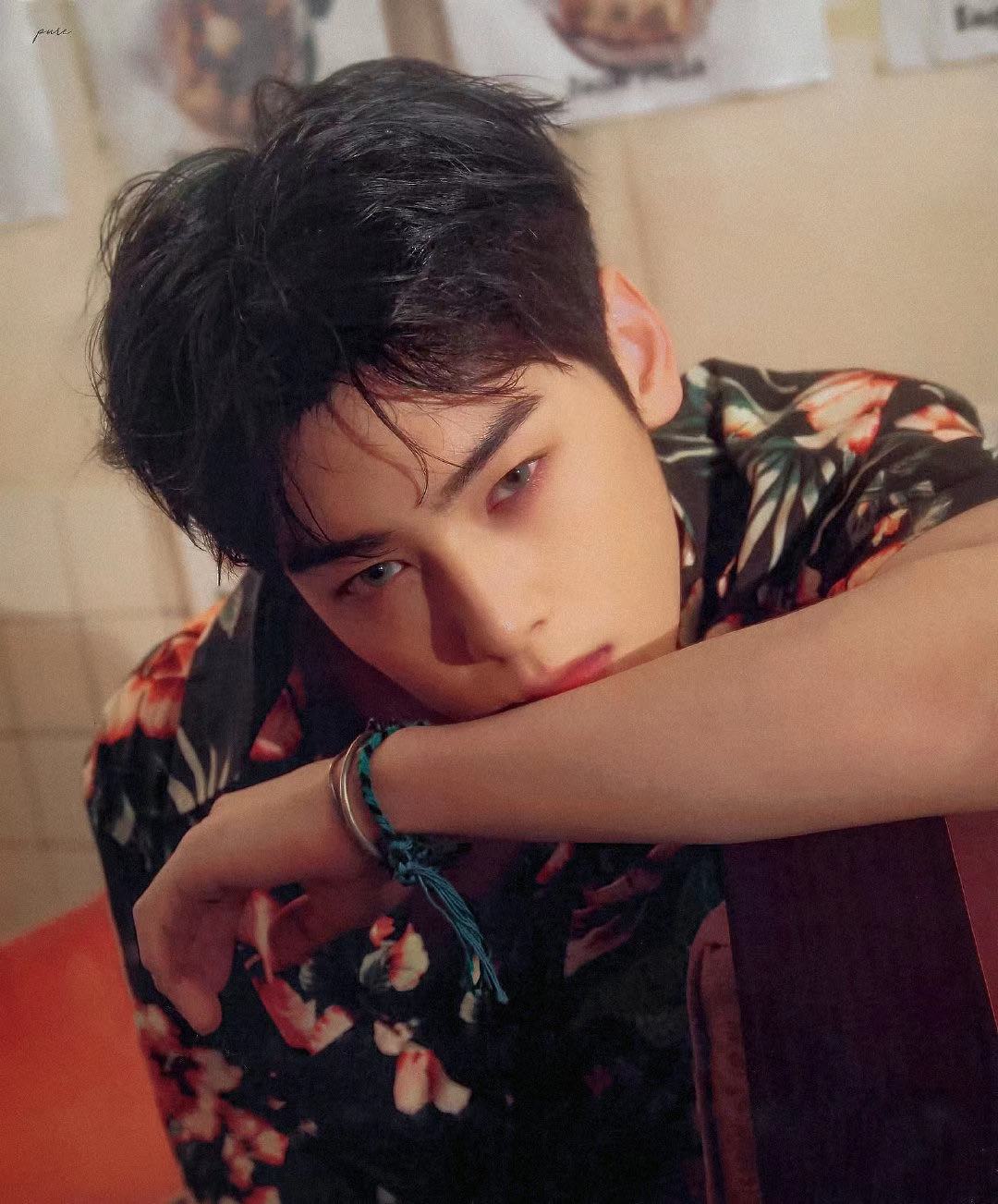 伯贤表演时防弹少年团台下反应,防弹少年团成员对金硕珍评价