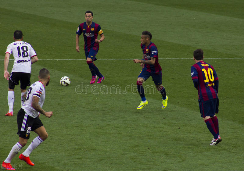 梅西上了几次世界杯,梅西巅峰年薪