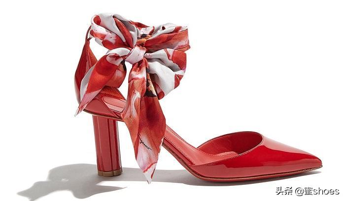 杨幂鞋子同款菲拉格慕,没有鞋跟的高跟鞋走路