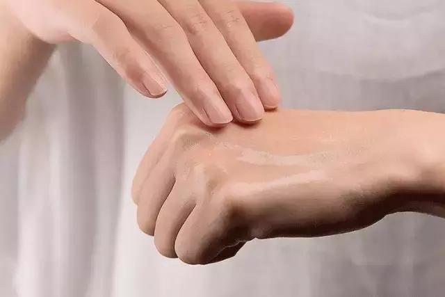 不止于清洁,不止于修护水