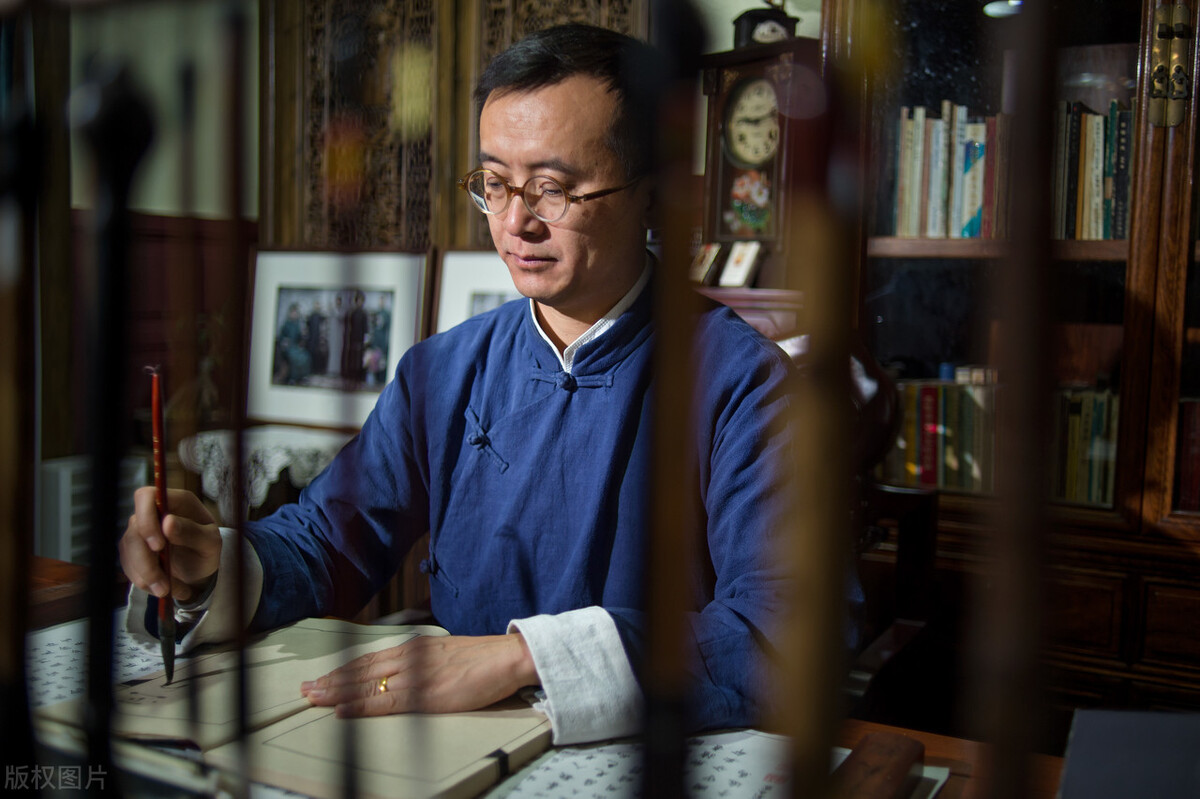 时刻提醒自己不要驼背,别驼背塌腰