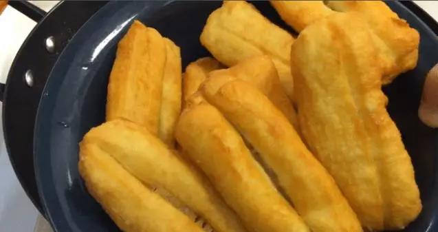 无矾酥脆油条的做法和配方超实用,油条做法蓬松酥脆不用醒面一晚上