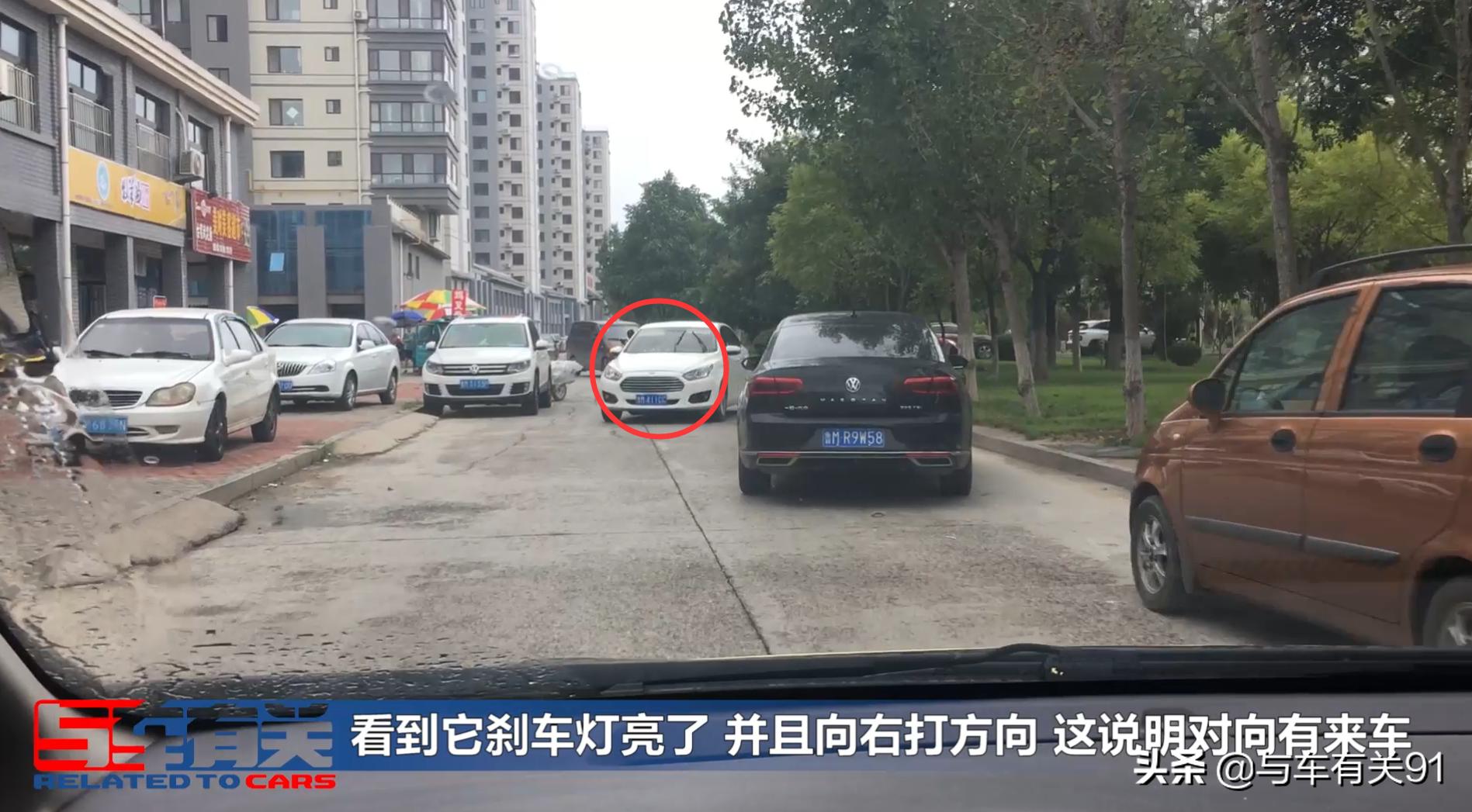 新手窄路会车避免后视镜刮擦技巧,窄路会车如何避免前后左右剐蹭到