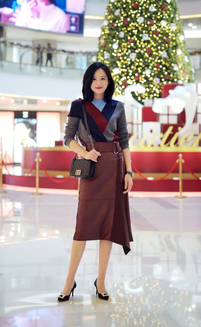 黑色半身长裙配什么上衣好看夏天,40-50岁冬季半身长裙怎么搭配上衣