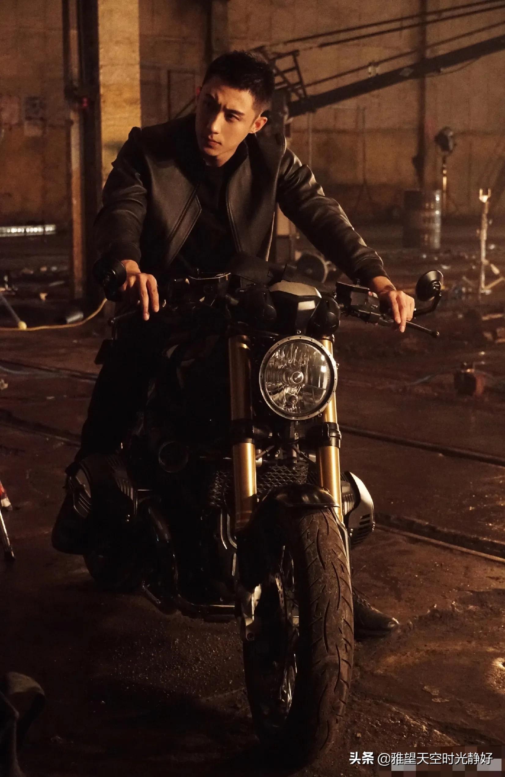 秋冬男星皮衣穿搭,男明星皮衣外套搭配