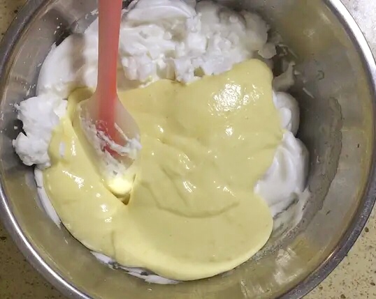 做蛋糕裂开有什么方法解决,海绵蛋糕回缩开裂的解决办法