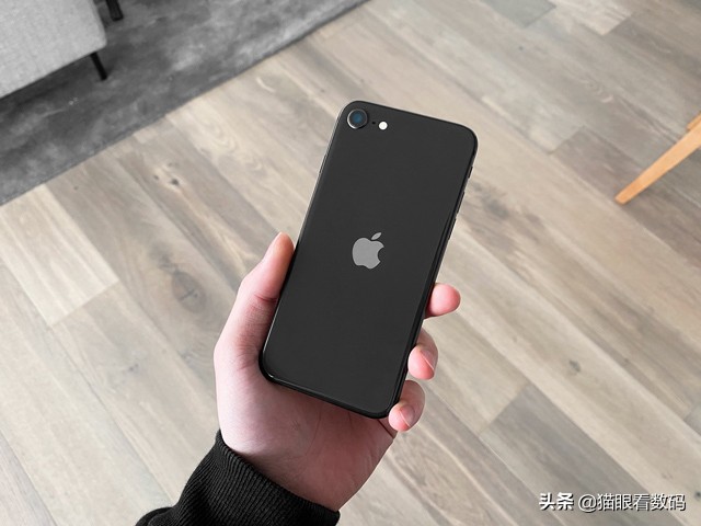 新款iPhoneSE官网发货要等一两周没有多摄和5G，为何如此抢手？