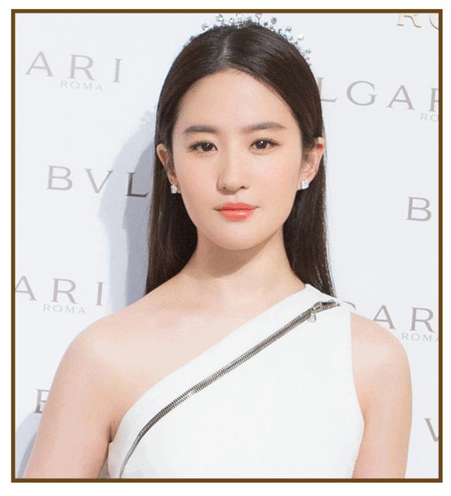 脸大的女生比较适合什么发型,脸大的女生适合怎样的发型显年轻